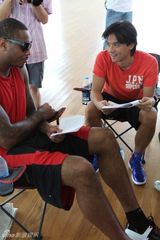 高清图：冯德伦加盟《神奇》 与安东尼秀球技