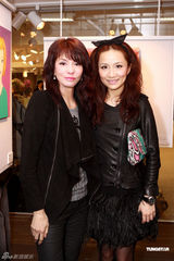 《至八画展》开幕明星捧场 郑裕玲愿画裸体耀祥