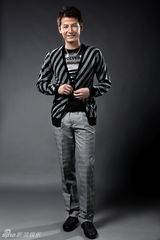 幻灯图集：钱泳辰秋日写真 在男孩与男人间游走