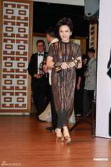 组图：刘德华叶德娴凭《桃姐》金像奖称帝封后