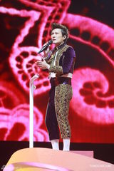 组图：张信哲红馆开唱 深情演绎哲式情歌