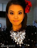 组图：李湘扮90后玩自拍 女儿王诗龄萌照曝光