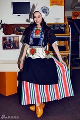 组图：吴佩慈夏日中荷友谊之旅 唯美大片优雅妩媚