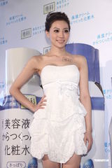 高清组图：王滢秀傲人身材 分享辣妈保养秘诀