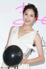 白歆惠低胸裙亮相上围缩水 自曝三年后结婚(图)