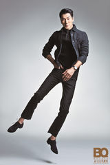 组图：张亮多变造型登杂志 凝眸注目深情款款