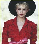 高清图：凯瑞-穆里根登时尚杂志封面 演绎经典红白蓝