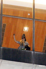 组图：Lady gaga抵台低调亲民 为等候粉丝订汉堡