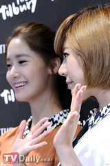 组图：少女时代允儿Sunny等出席服装品牌开业典礼