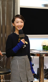 组图：周冬雨分享穿衣搭配心得气质优雅