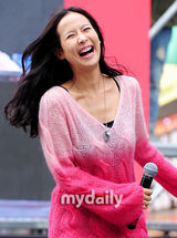 组图：韩星赵汝贞釜山出席《后宫帝王之妾》见面会