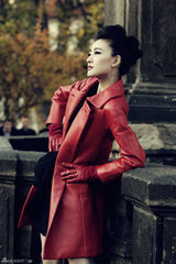 高清图：王丽坤异国拍写真 冷艳女郎绽放布拉格