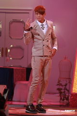 组图：方力申录节目 望刘翔不理流言