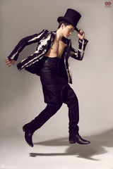 组图：至上励合曝光时尚写真 马雪阳随性拍摄