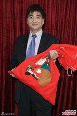 组图：许雅涵领众师妹扮性感 李组长现男人本色