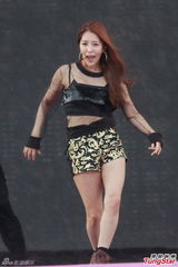 组图：香港巨蛋音乐节f(x)领衔冒台风献歌舞