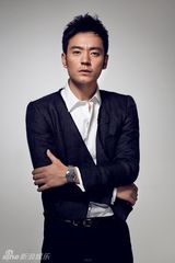 组图：李光洁写真大片曝光 眼神忧郁添熟男气质