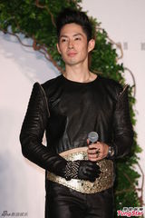 组图：吴建豪亮相宣传新专辑 否认秘婚传闻