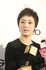 孙俪幽默谈嘴边碎玻璃：嵌入项链作纪念(图)