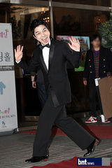 组图：韩国笑星赵志勋大婚 HAHA献歌众星祝贺