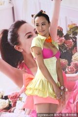 组图：关颖低胸爆乳装为代言内衣走秀