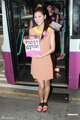 组图：准港姐为决赛拉票 热门汤洛雯受冷待