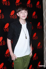 组图：GaGa小师弟抵港 自称已与歌迷们结婚