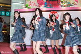 组图：AKB48香港举行握手会 防骚扰要歌迷先洗手