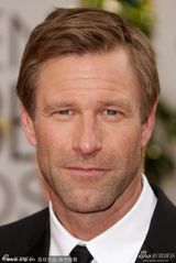 组图：阿伦-艾克哈特现身金球红毯型男范儿十足