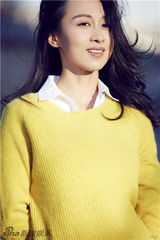 组图：练束梅春日写真 温暖笑容展清新魅力