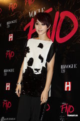 组图：时尚派对姚晨穿三角短裤 闫妮清纯连衣裙