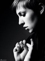 组图：金球奖新宠莉娜-杜汉姆杂志黑白写真