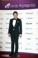 组图：众星亮相韩国百想艺术大赏