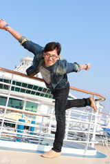 组图：于晓光推出游轮写真 阳光笑容温暖十足