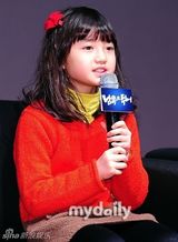 组图：金允锡吴妍秀出席《南方大作战》发布会