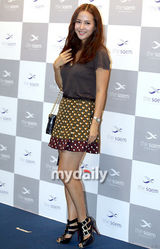 幻灯图：李胜基宋智孝等出席化妆品牌新品发布会