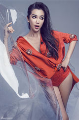 组图：李冰冰大玩双性诱惑 白发男神PK美腿女神