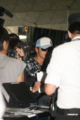 组图：谢霆锋现身机场 传张柏芝要儿子不要赡养费