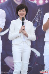 组图：汪东城蔡旻佑台北为电视原声带签唱