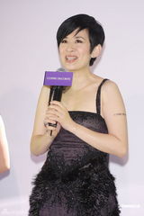 组图：吴君如出席代言活动 驳斥陈可辛赔五亿传闻