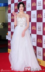 组图：金南珠获奖落泪 宋仲基文彩元成最佳搭档