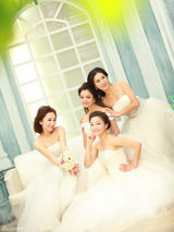 组图：中国辣妹白裙闺蜜照 飘逸唯美动人