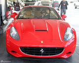 高清组图：帕丽斯-希尔顿V领红裙现身加油站