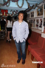 组图：《怒火街头》演员聚会郑嘉颖胡杏儿亮相 