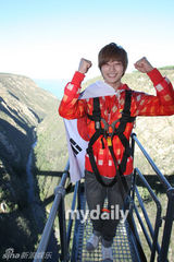 幻灯图： SBS《太极旗飘扬》南非拍摄 挑战蹦极