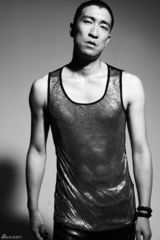 幻灯图：王千源颠覆荧幕形象 拍最新型男写真