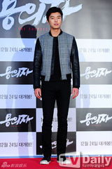 组图：金泰熙尹恩惠等亲临韩片《嫌疑犯》试映