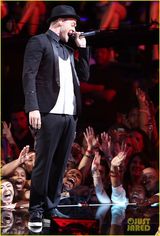 组图：MTV颁奖礼Gaga快速变装 水果姐变拉拉队