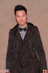 组图：张曼玉避谈绯闻 容祖儿何韵诗见面不合照