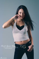 高清组图：韩国车模李美贤牛仔裤写真 线条优美